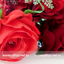 искусственные цветы букет роз с добавкой фиалка цвета красный 4